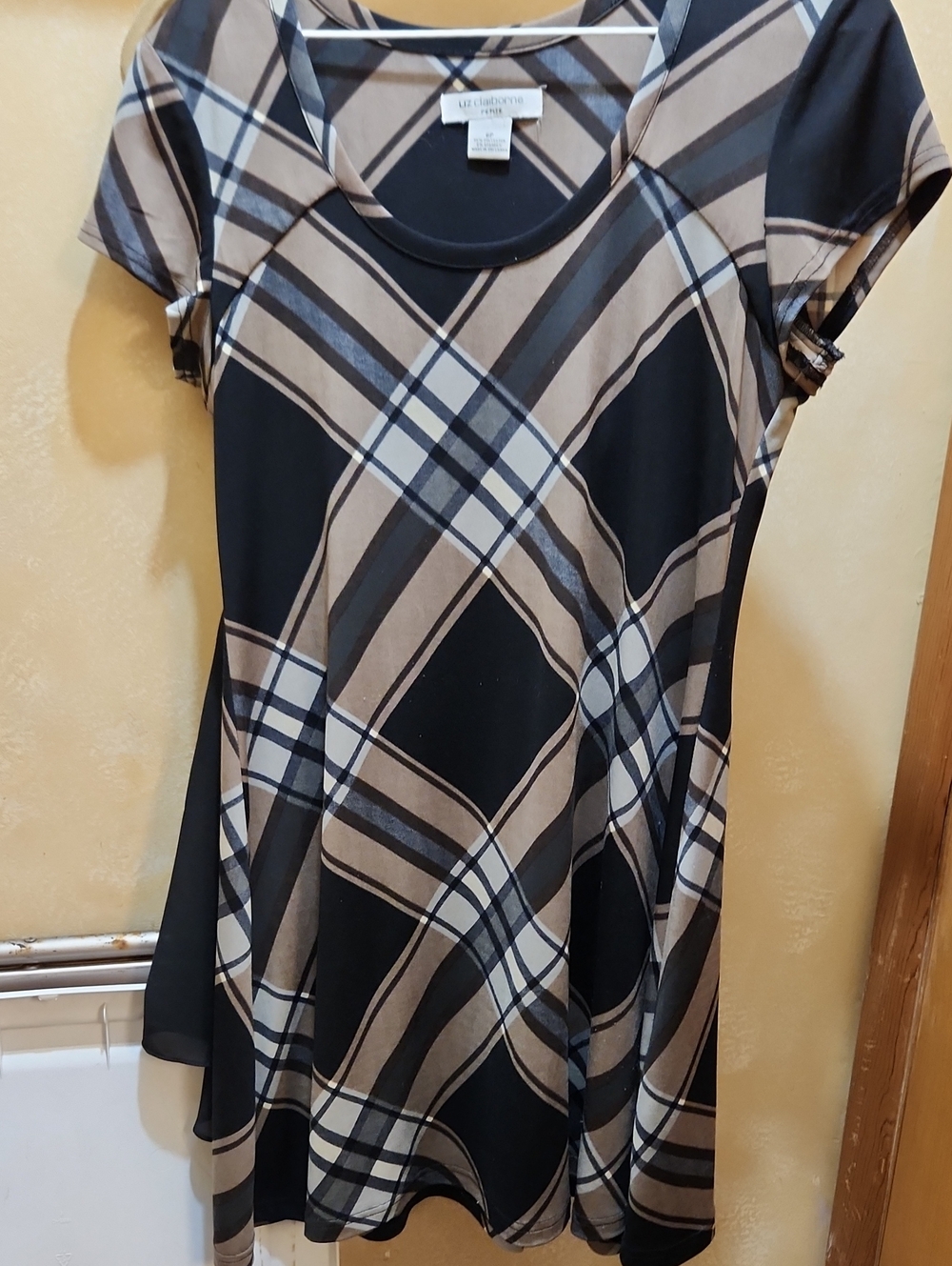 liz clairborne Black & Tan Plaid Short-Sleeve Swing Tunic